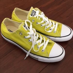 BRAND NEW CONVERSE